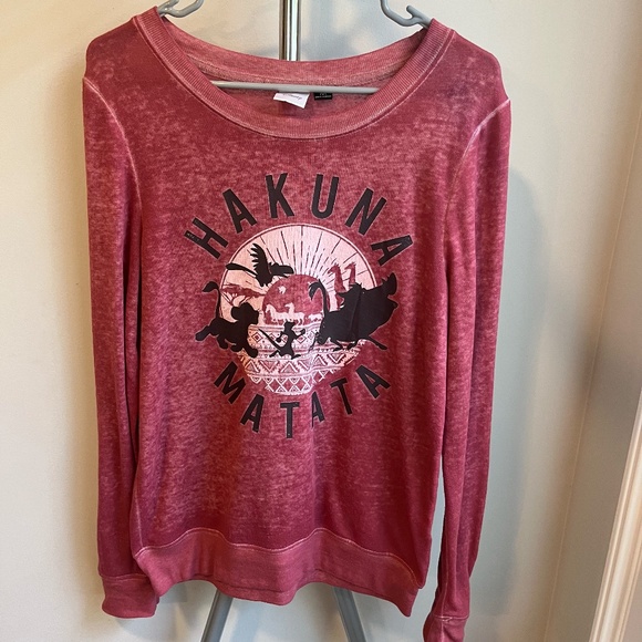 Maroon Disney Lion King "Hakuna Matata" Distressed Long Sleeve Top (M) - Picture 1 of 5